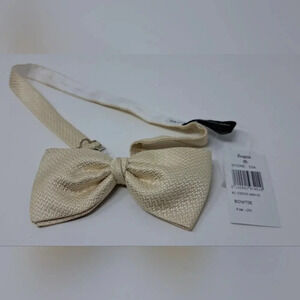 NWT Ermenegildo Zegna Mens Bowtie Tie Formal 100% Seta Silk Beige Cream Italy OS